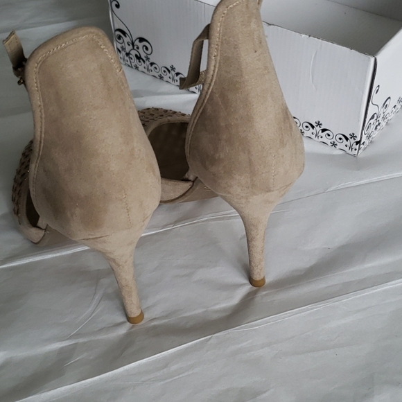 RAMPAGE Jewel Rhinestone Stud CutOut Pump NEW Ankle Strap Heels Women's - Picture 6 of 12